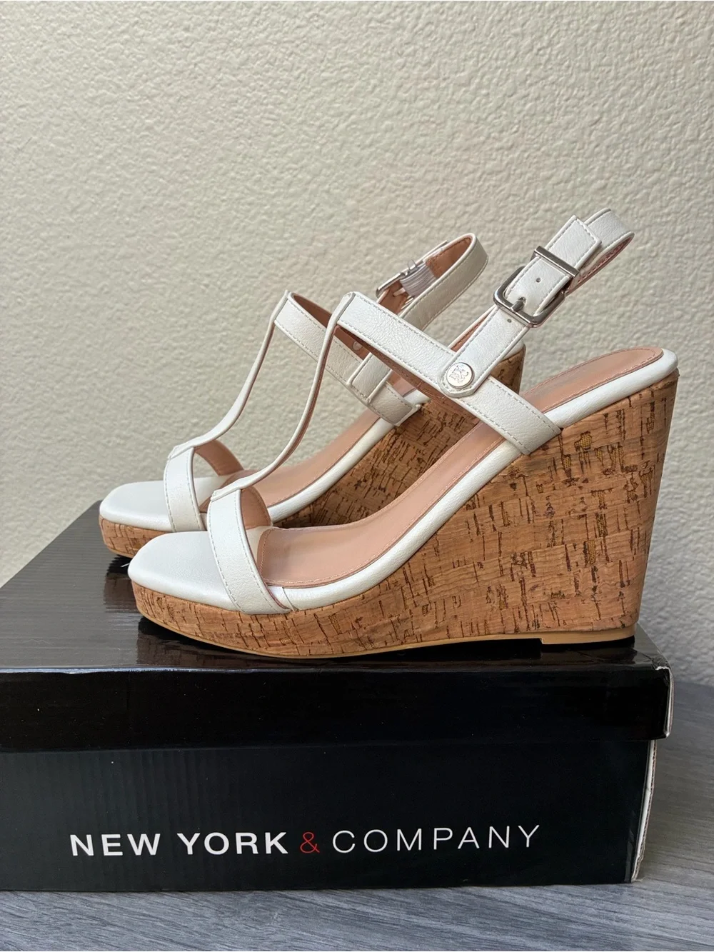 New York & Company stylish white